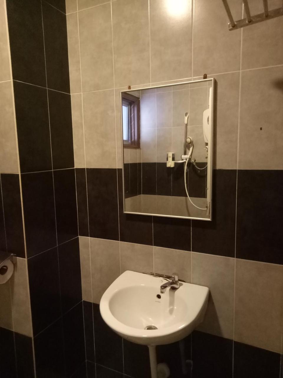 Hotel Sri Bernam Sabak Bernam Exteriör bild