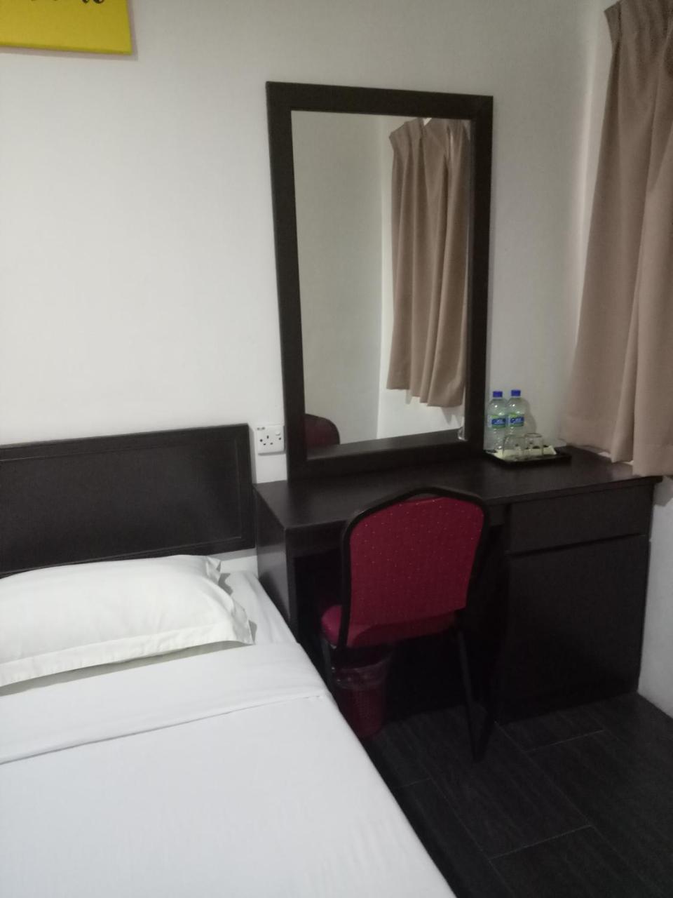 Hotel Sri Bernam Sabak Bernam Exteriör bild