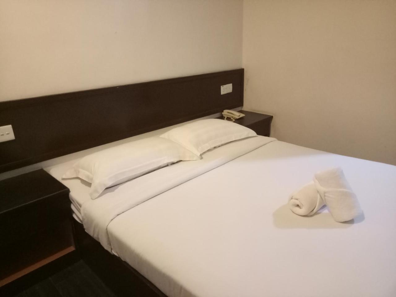Hotel Sri Bernam Sabak Bernam Exteriör bild